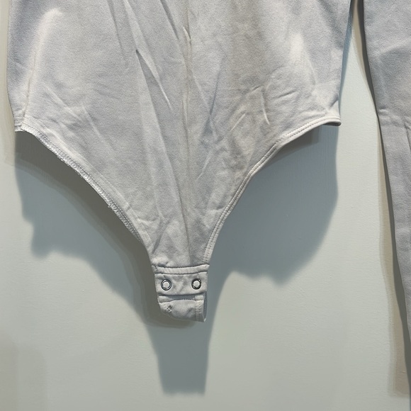 SO by Kohls light grey v-neck bodysuit size small. In good condition! - Picture 2 of 6